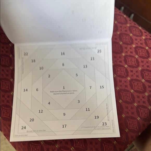 Pineapple Quilt Block Foundation Paper - Red and Green - Picture 5 of 7